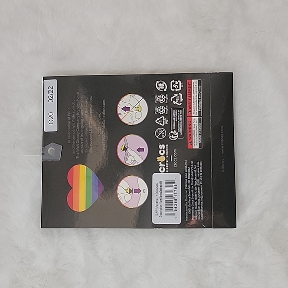 Crocs DISNEY'S RAINBOW CELEBRATION 5 PACK. Jibbitz Charms - Picture 4 of 7